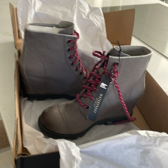 Sorel PDX premium wedge waterproof boots gray leather coated canvas. Brand new. - Picture 2 of 4